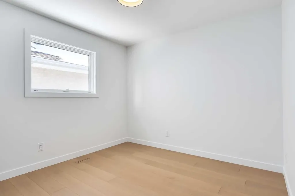 58 Edgevalley Close NW Calgary AB T3A 5E4