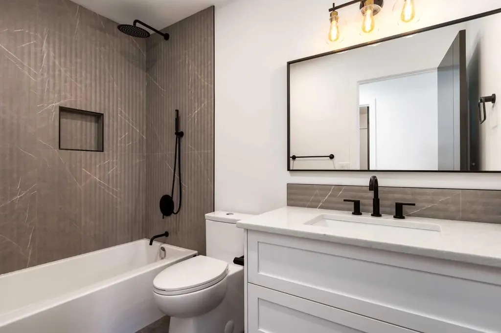 58 Edgevalley Close NW Calgary AB T3A 5E4