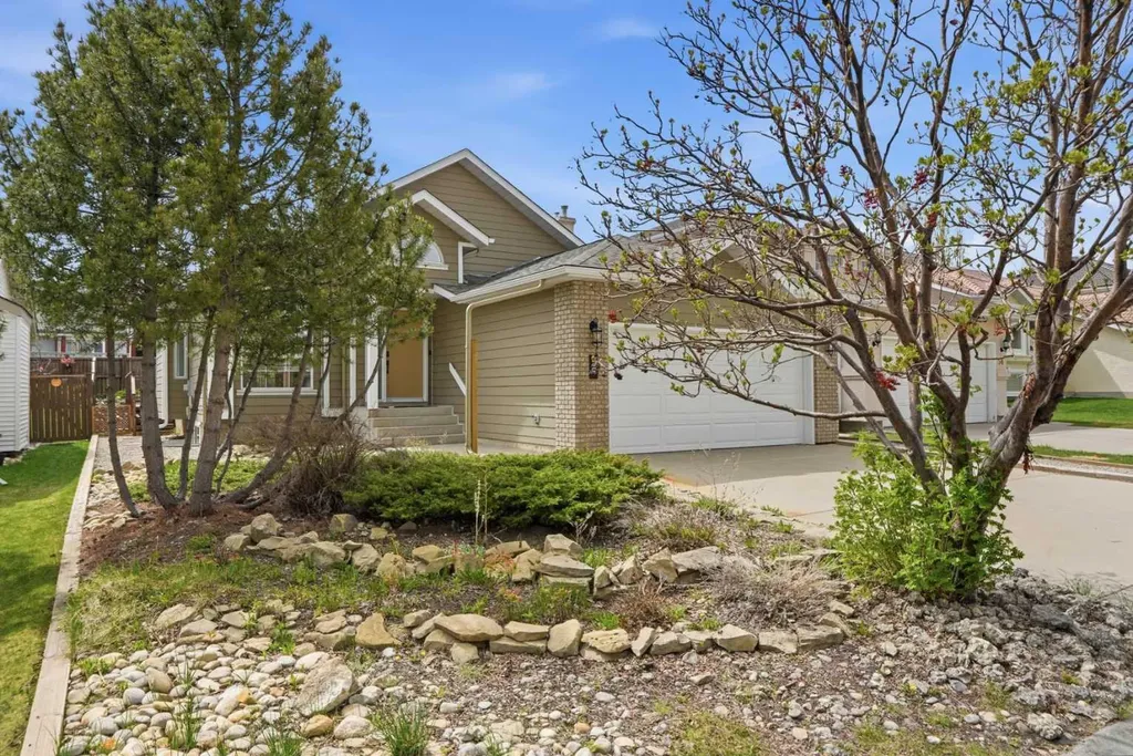 58 Edgevalley Close NW Calgary AB T3A 5E4