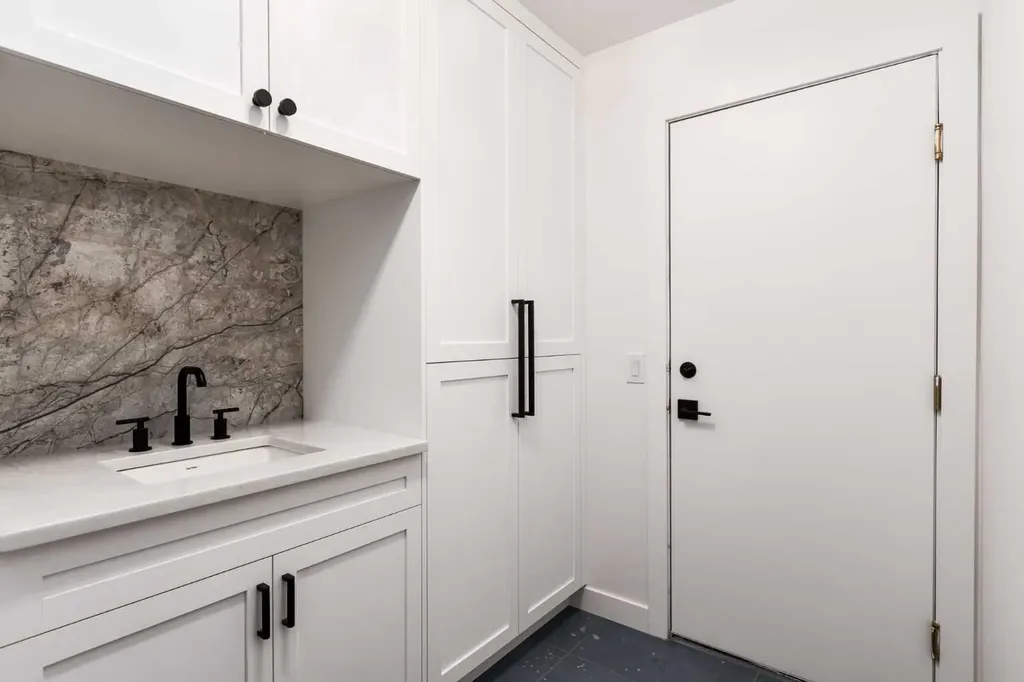 58 Edgevalley Close NW Calgary AB T3A 5E4