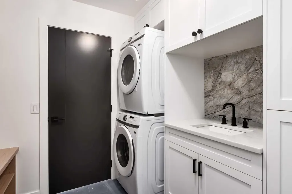 58 Edgevalley Close NW Calgary AB T3A 5E4