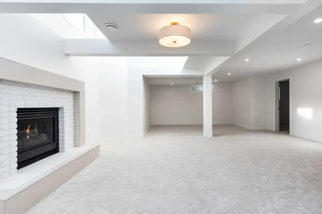58 Edgevalley Close NW Calgary AB T3A 5E4