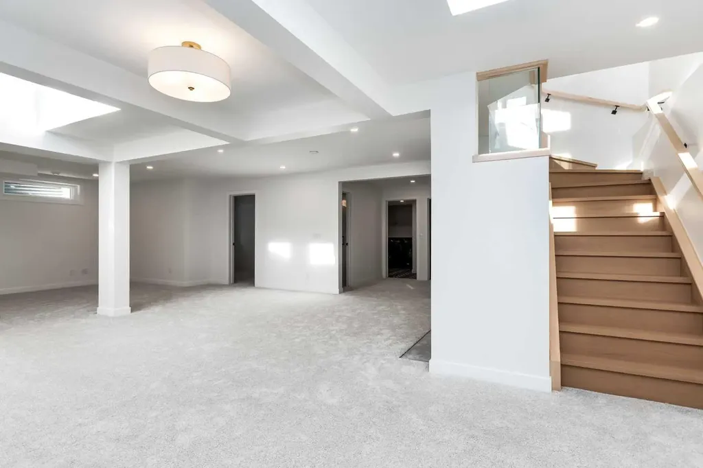 58 Edgevalley Close NW Calgary AB T3A 5E4