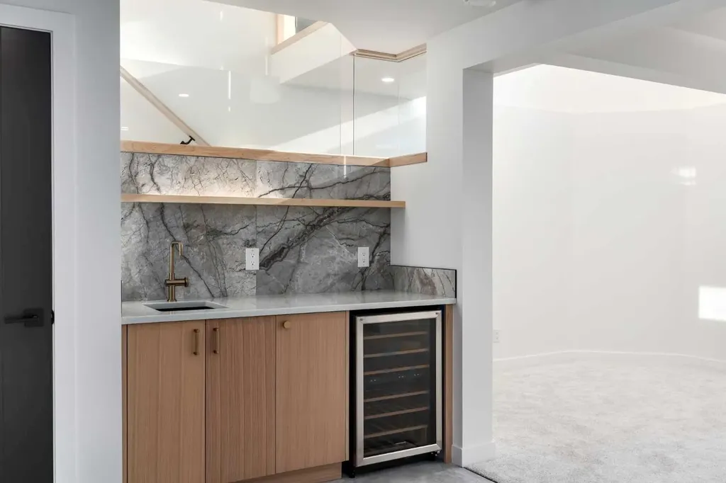 58 Edgevalley Close NW Calgary AB T3A 5E4