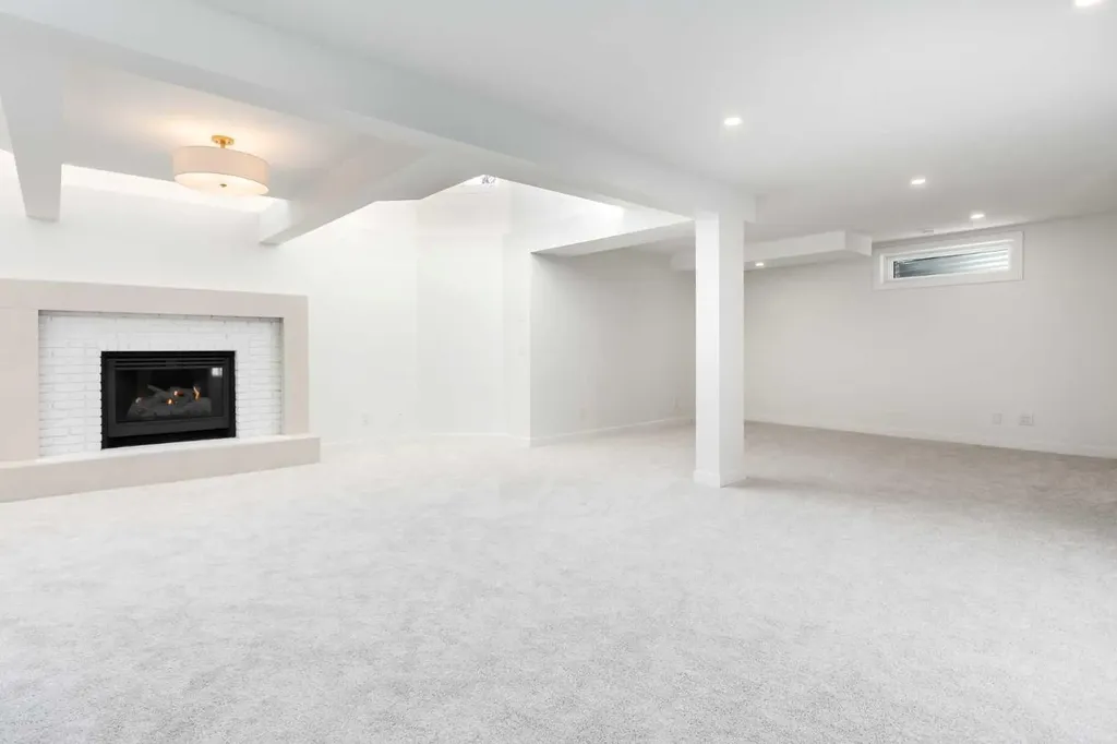 58 Edgevalley Close NW Calgary AB T3A 5E4