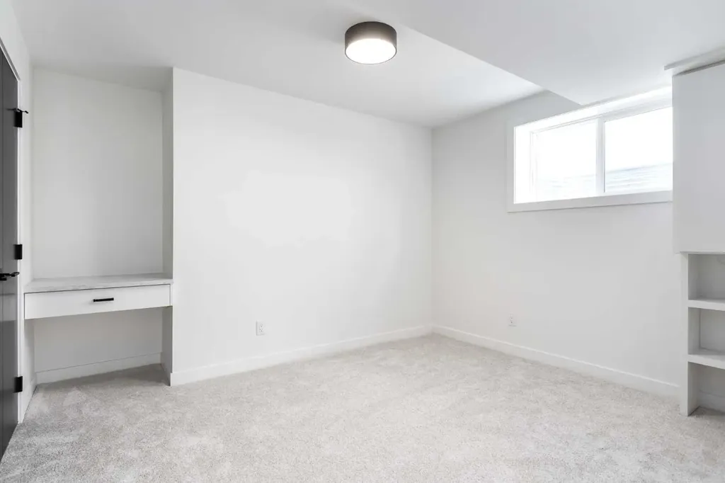 58 Edgevalley Close NW Calgary AB T3A 5E4