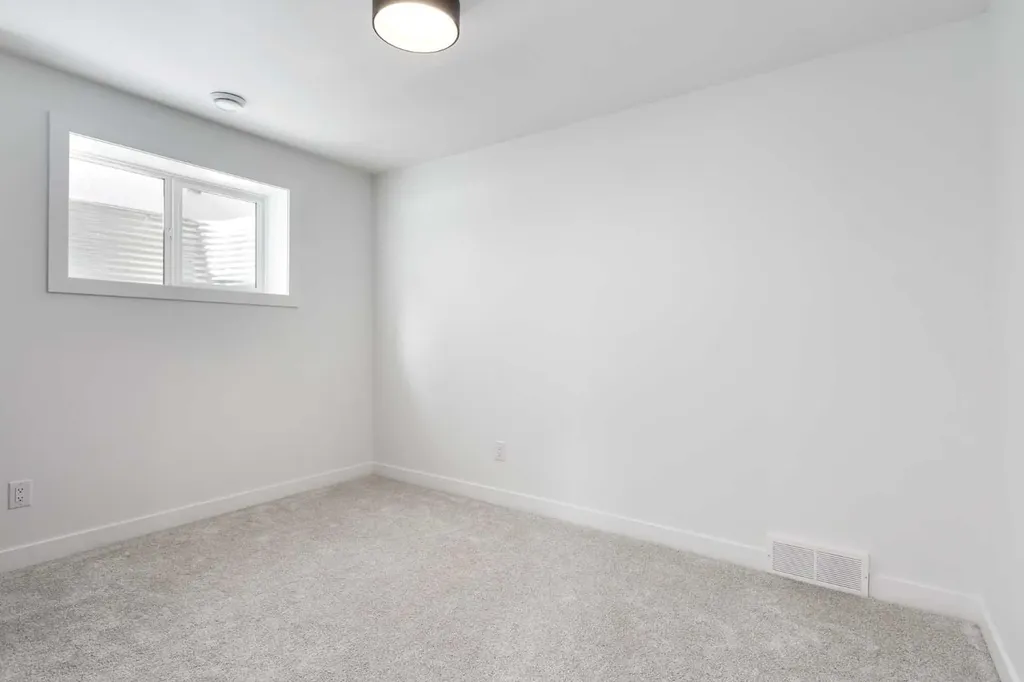 58 Edgevalley Close NW Calgary AB T3A 5E4