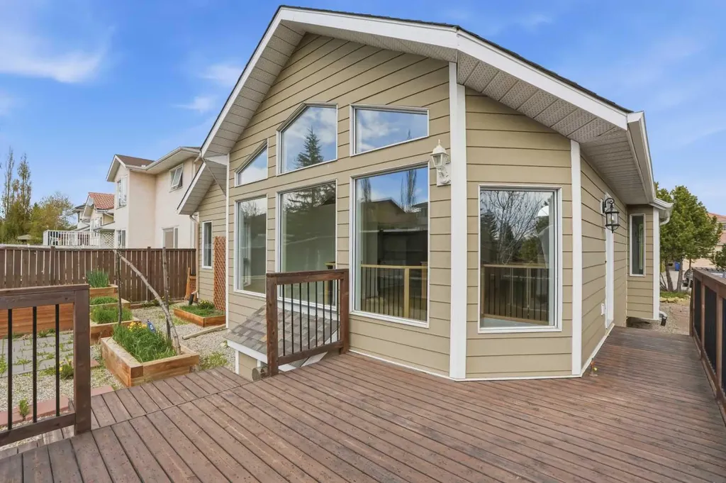 58 Edgevalley Close NW Calgary AB T3A 5E4