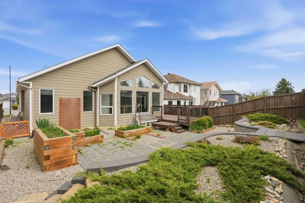 58 Edgevalley Close NW Calgary AB T3A 5E4