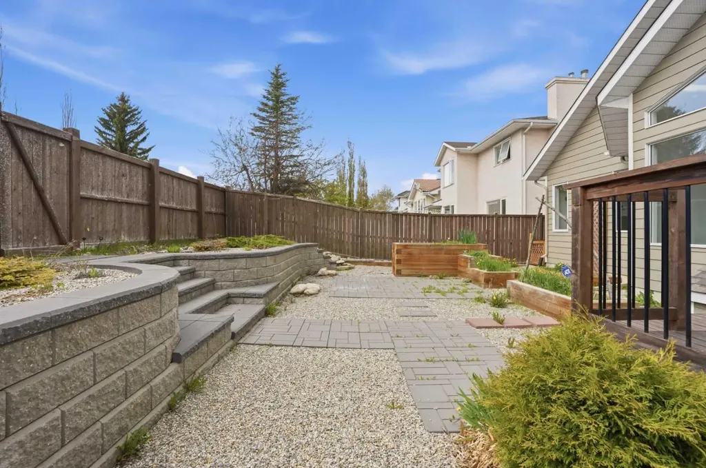 58 Edgevalley Close NW Calgary AB T3A 5E4
