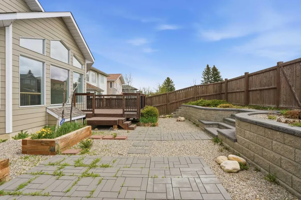 58 Edgevalley Close NW Calgary AB T3A 5E4