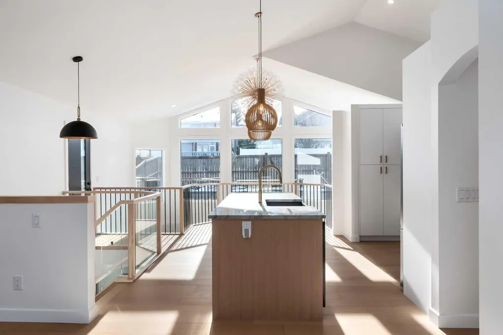58 Edgevalley Close NW Calgary AB T3A 5E4