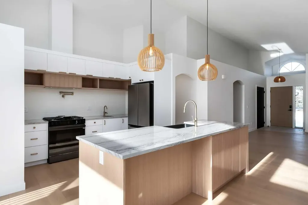 58 Edgevalley Close NW Calgary AB T3A 5E4