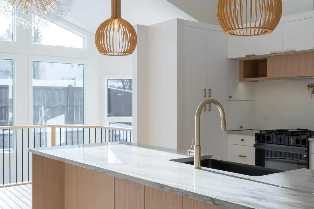 58 Edgevalley Close NW Calgary AB T3A 5E4