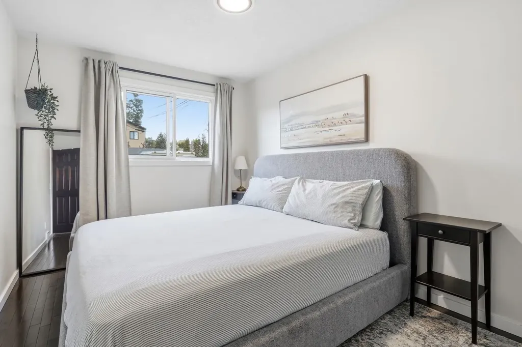 4804 19 Avenue NW Calgary AB T3B 0S7
