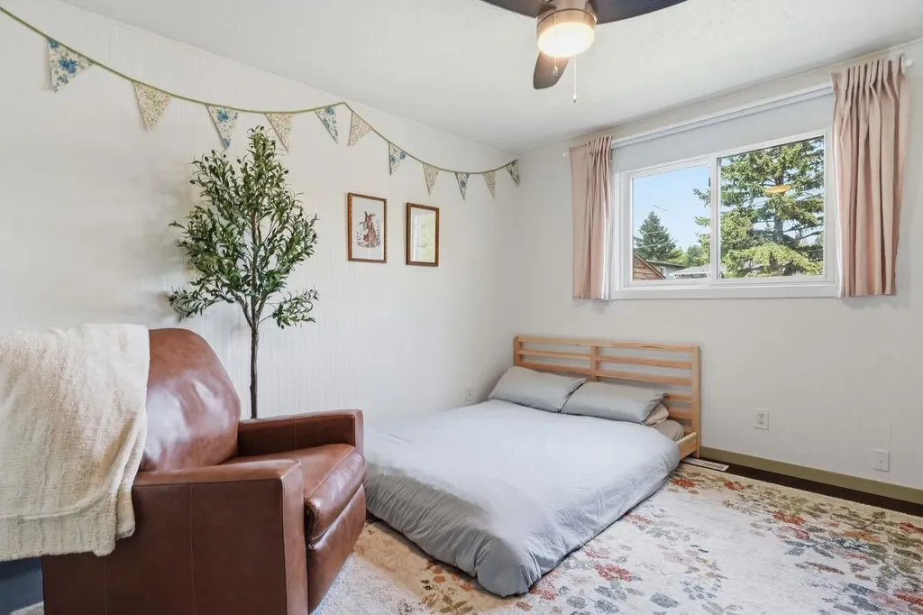4804 19 Avenue NW Calgary AB T3B 0S7