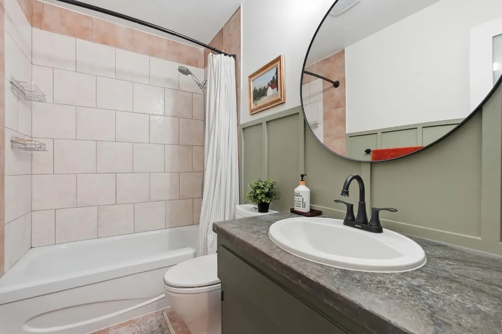 4804 19 Avenue NW Calgary AB T3B 0S7