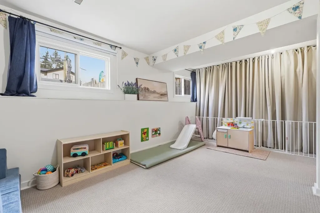 4804 19 Avenue NW Calgary AB T3B 0S7