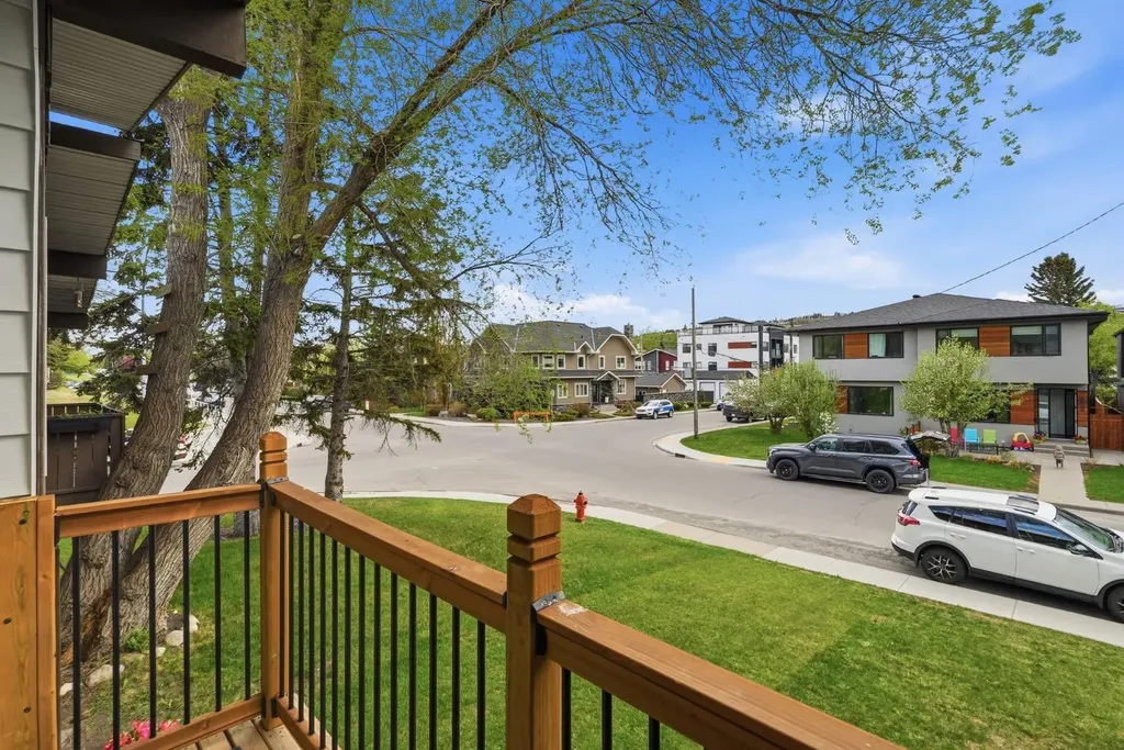 4804 19 Avenue NW Calgary AB T3B 0S7