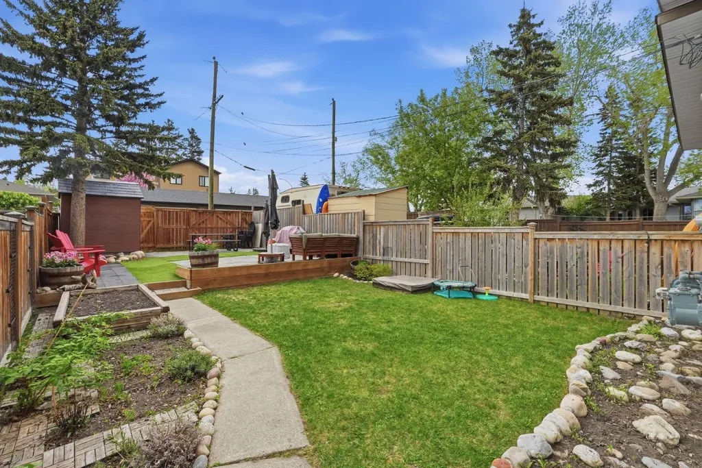 4804 19 Avenue NW Calgary AB T3B 0S7