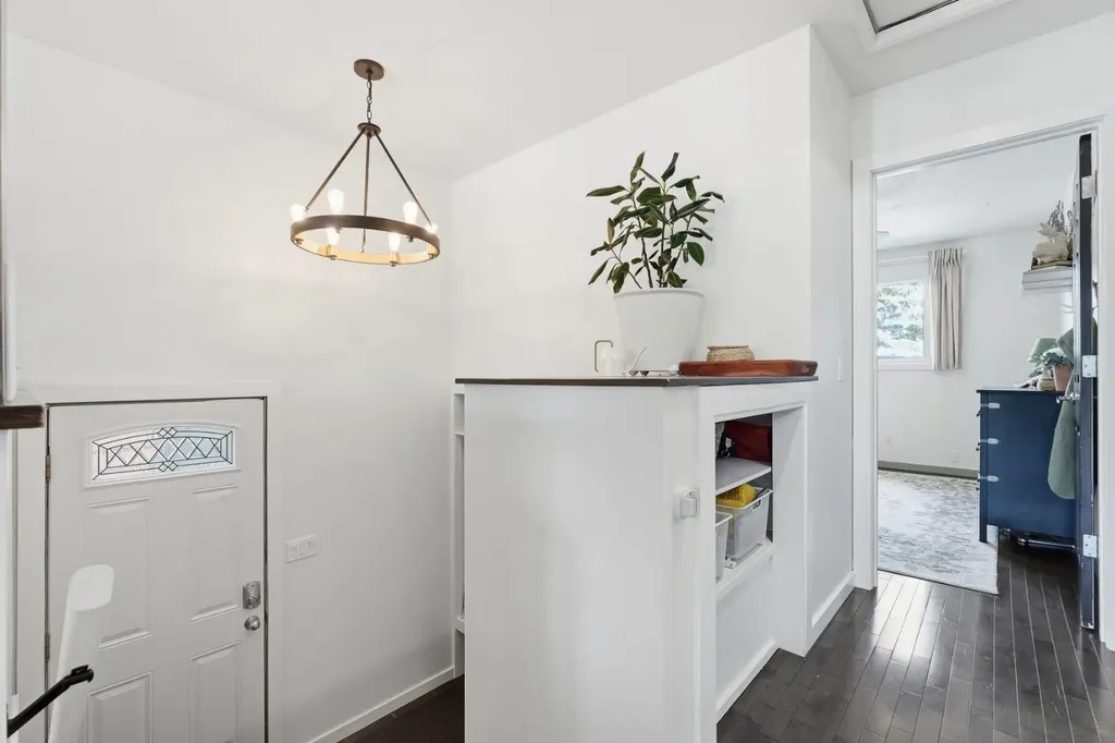 4804 19 Avenue NW Calgary AB T3B 0S7