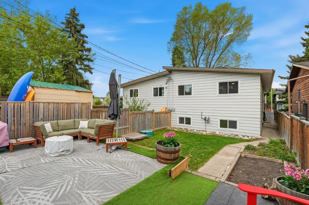 4804 19 Avenue NW Calgary AB T3B 0S7