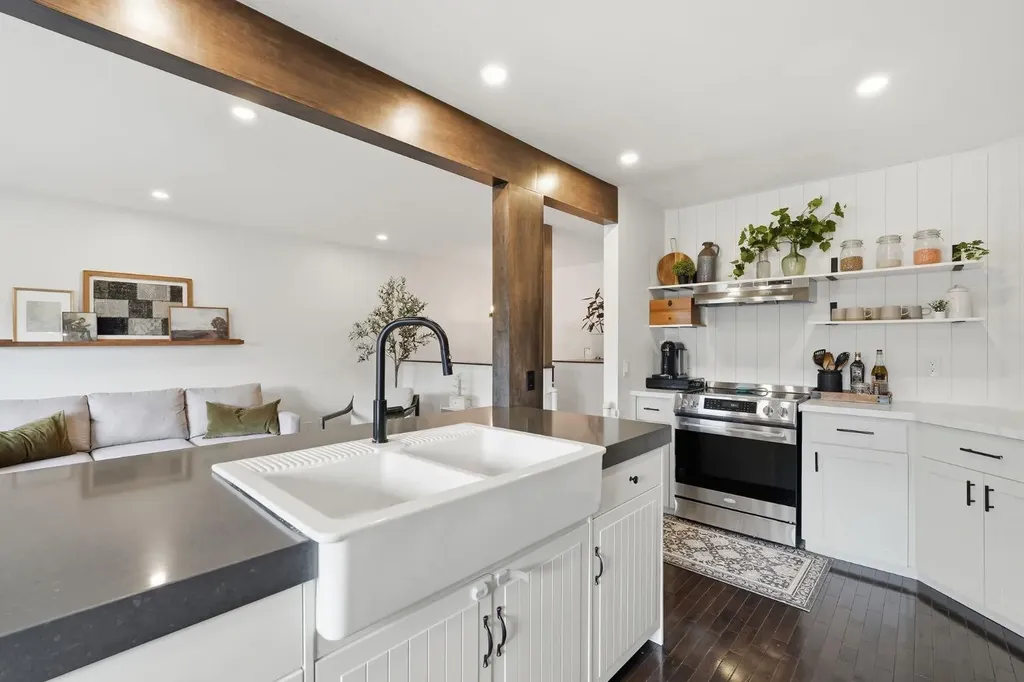 4804 19 Avenue NW Calgary AB T3B 0S7