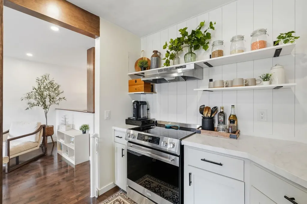 4804 19 Avenue NW Calgary AB T3B 0S7