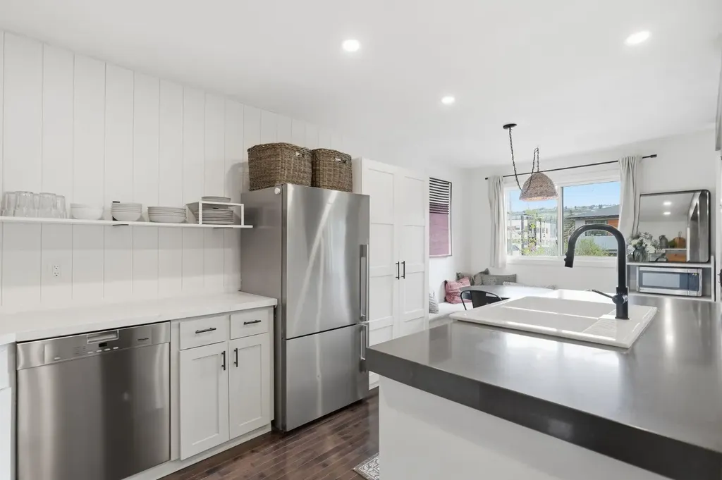 4804 19 Avenue NW Calgary AB T3B 0S7