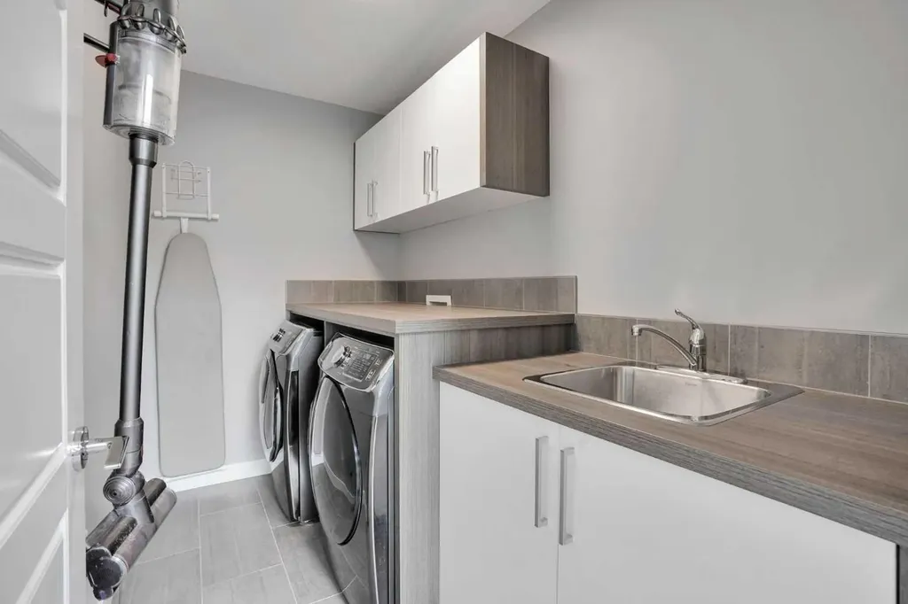 4405 20 Avenue NW Calgary AB T3B 0T5