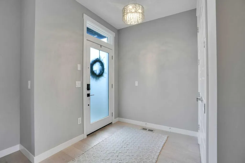 4405 20 Avenue NW Calgary AB T3B 0T5