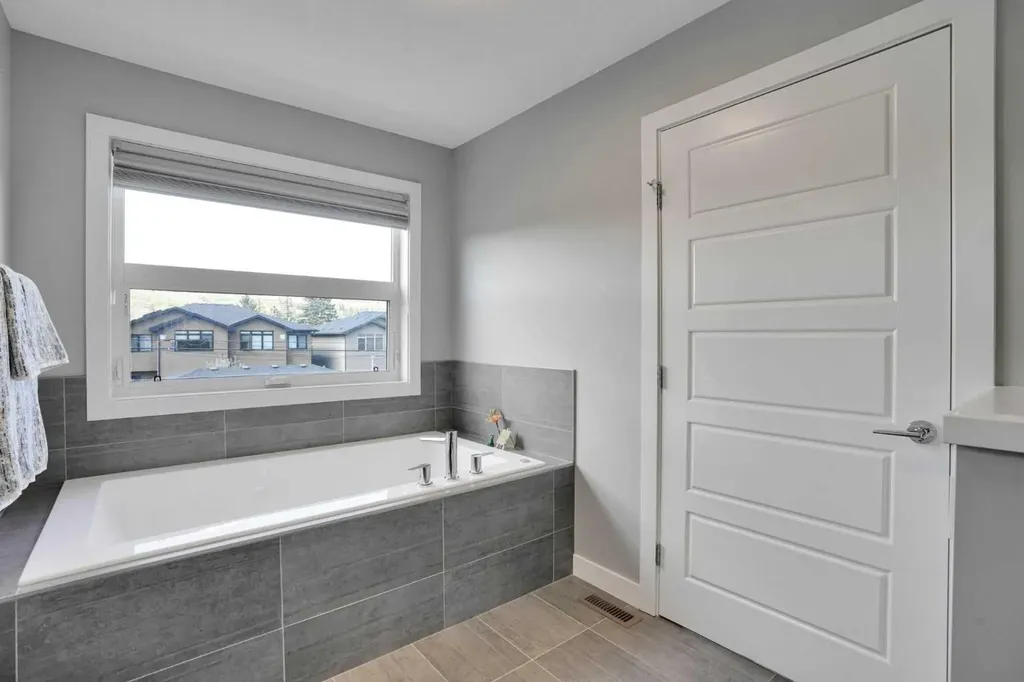 4405 20 Avenue NW Calgary AB T3B 0T5