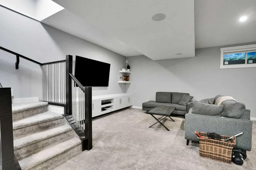 4405 20 Avenue NW Calgary AB T3B 0T5