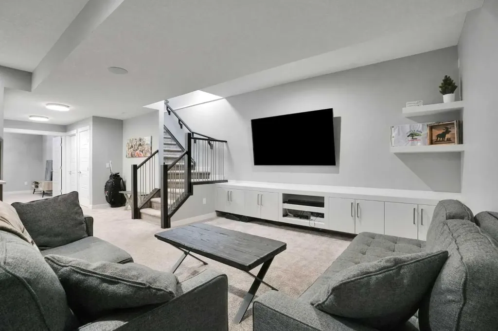 4405 20 Avenue NW Calgary AB T3B 0T5