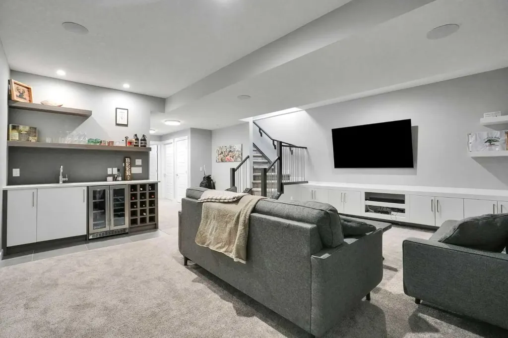 4405 20 Avenue NW Calgary AB T3B 0T5