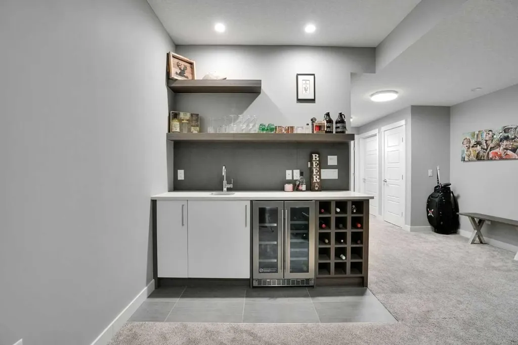 4405 20 Avenue NW Calgary AB T3B 0T5