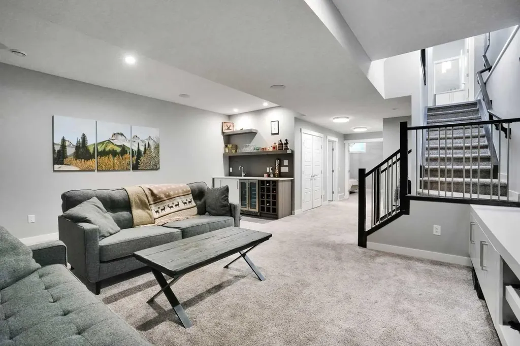 4405 20 Avenue NW Calgary AB T3B 0T5