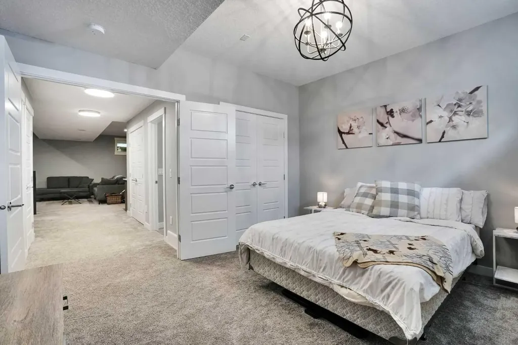 4405 20 Avenue NW Calgary AB T3B 0T5
