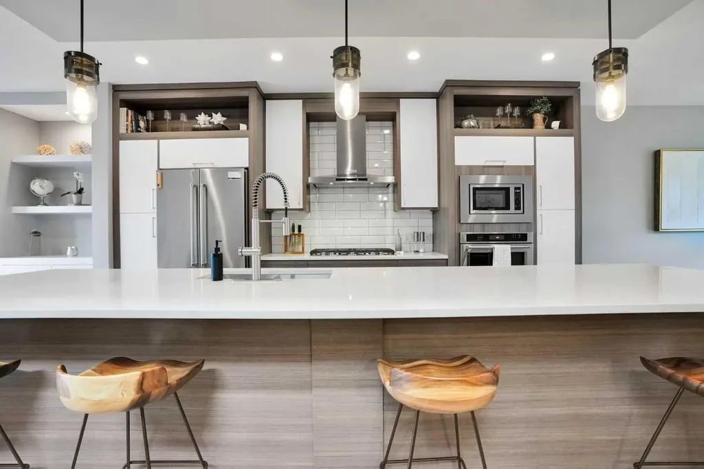 4405 20 Avenue NW Calgary AB T3B 0T5