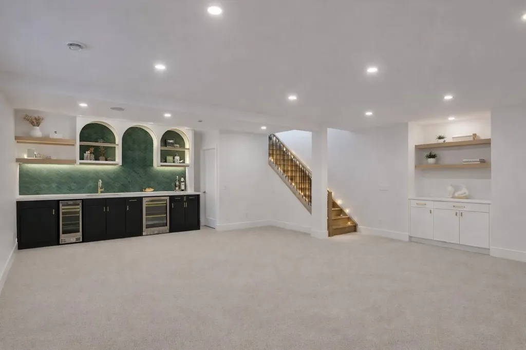 2207 Victoria Crescent NW Calgary AB T2M 4E4