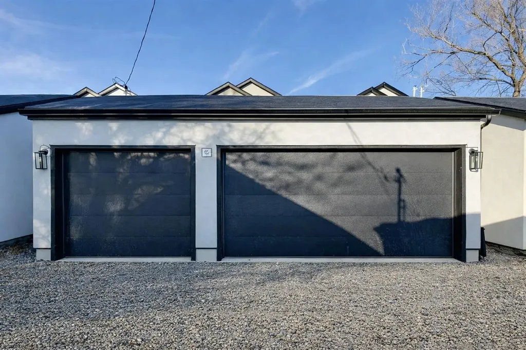 2207 Victoria Crescent NW Calgary AB T2M 4E4