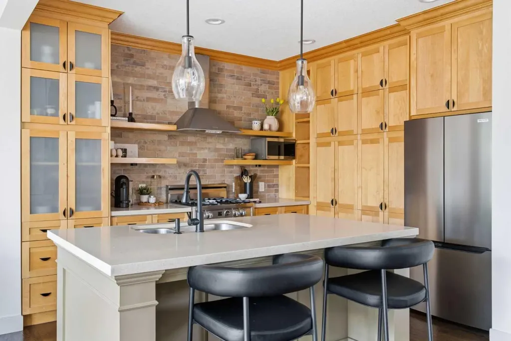 53 Discovery Ridge Gardens SW Calgary AB T3H 5L6