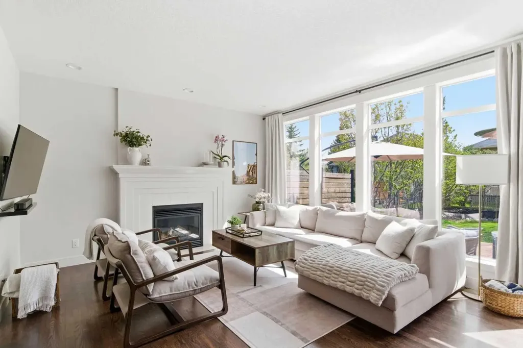 53 Discovery Ridge Gardens SW Calgary AB T3H 5L6