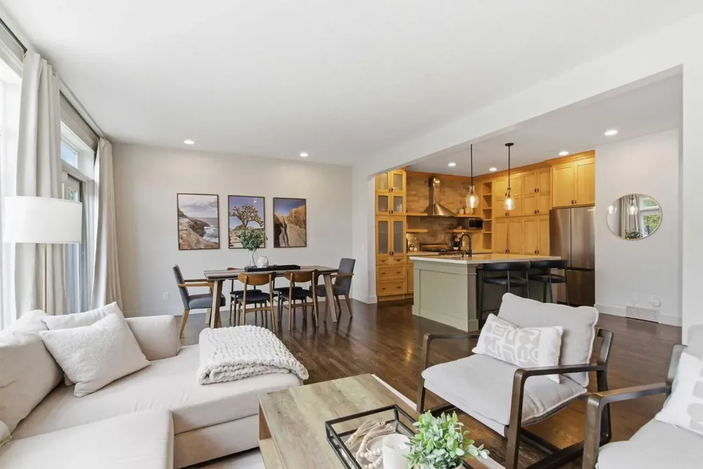 53 Discovery Ridge Gardens SW Calgary AB T3H 5L6