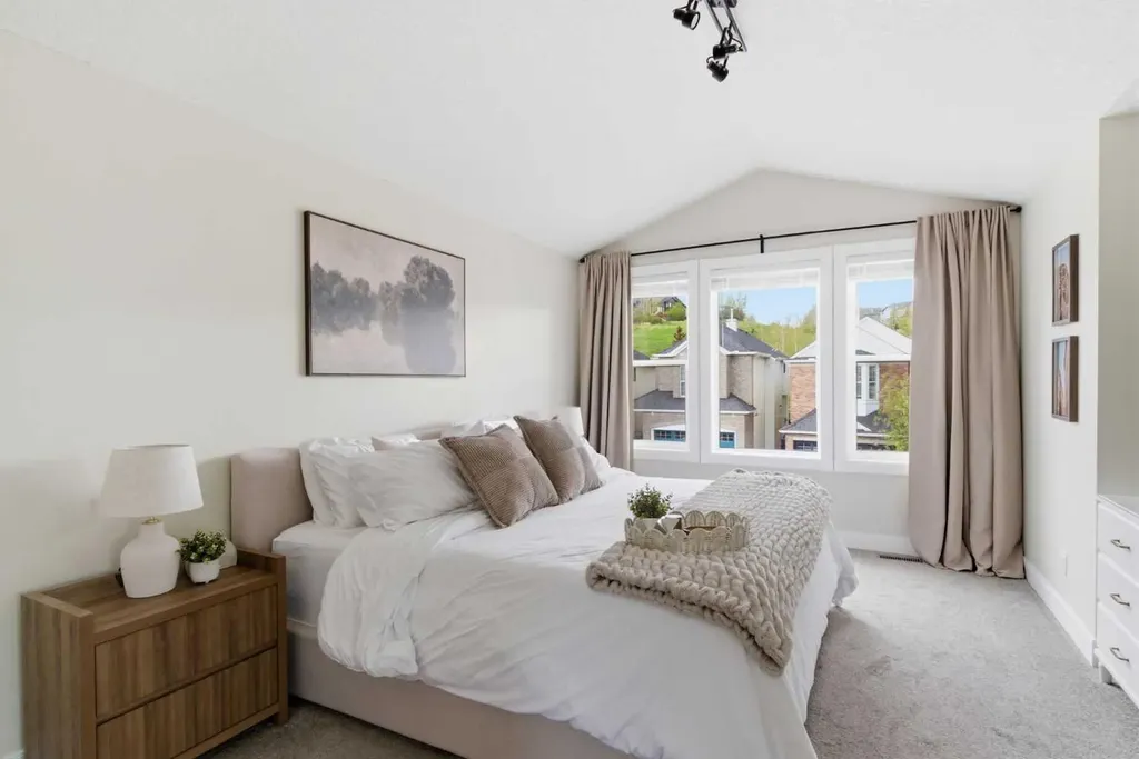 53 Discovery Ridge Gardens SW Calgary AB T3H 5L6