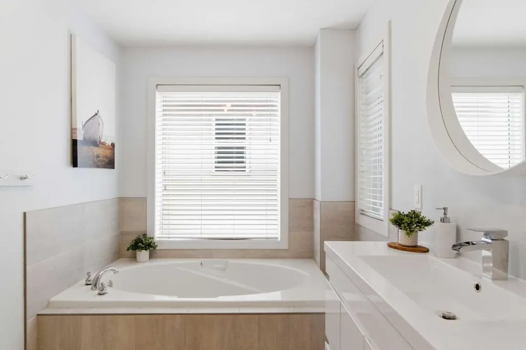 53 Discovery Ridge Gardens SW Calgary AB T3H 5L6