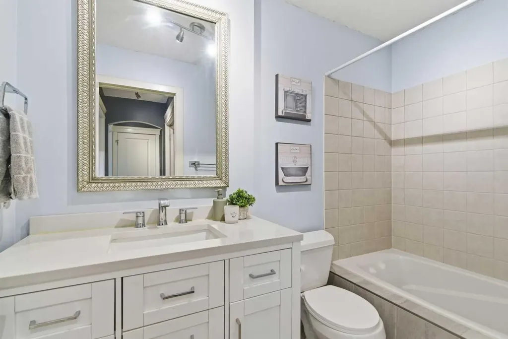 53 Discovery Ridge Gardens SW Calgary AB T3H 5L6