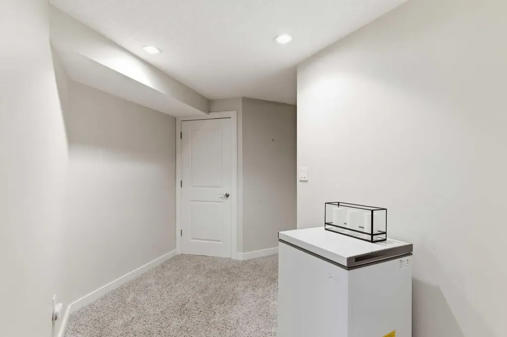 53 Discovery Ridge Gardens SW Calgary AB T3H 5L6