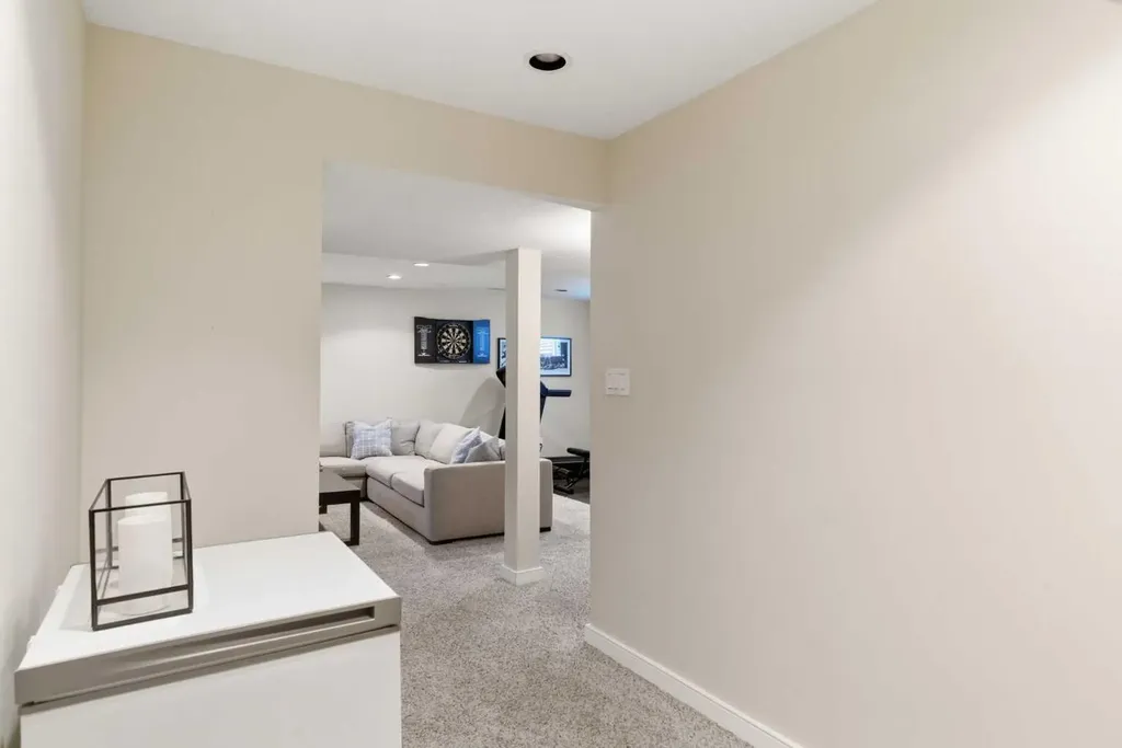 53 Discovery Ridge Gardens SW Calgary AB T3H 5L6