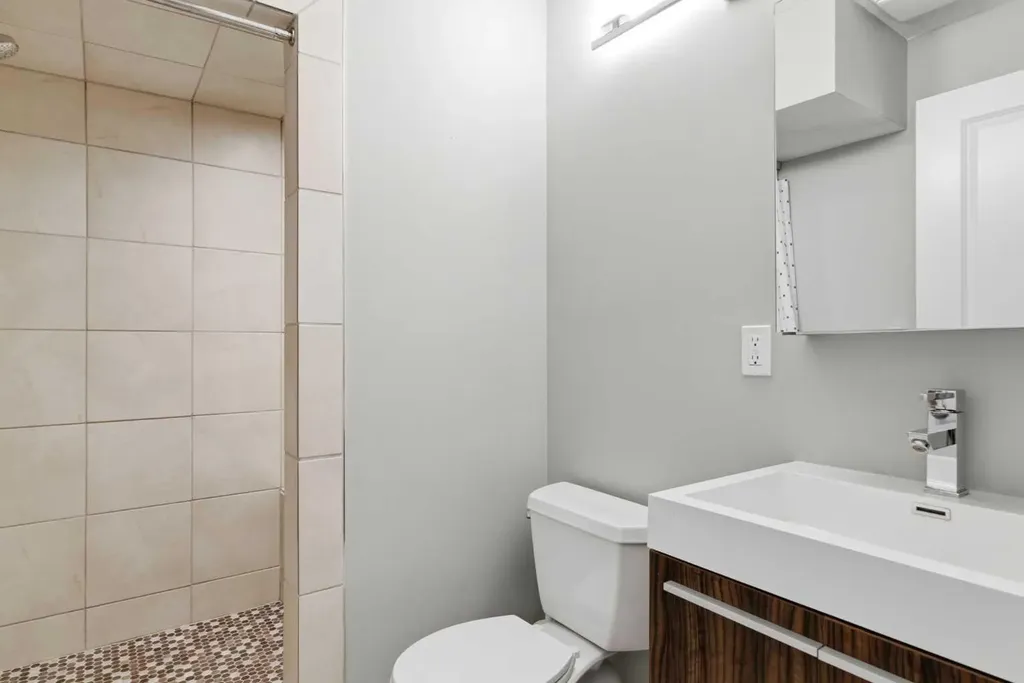 53 Discovery Ridge Gardens SW Calgary AB T3H 5L6